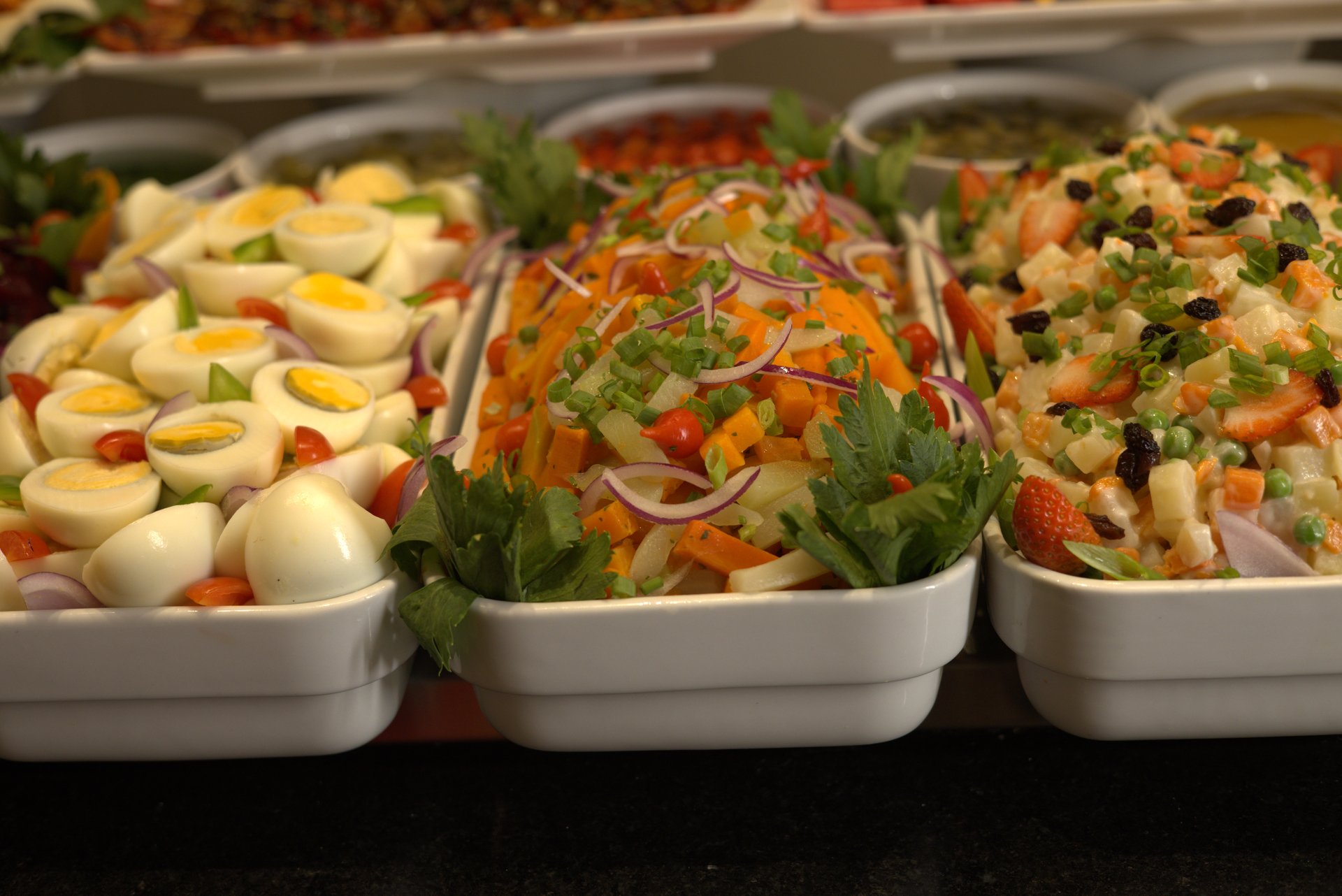 Buffet de saladas variadas