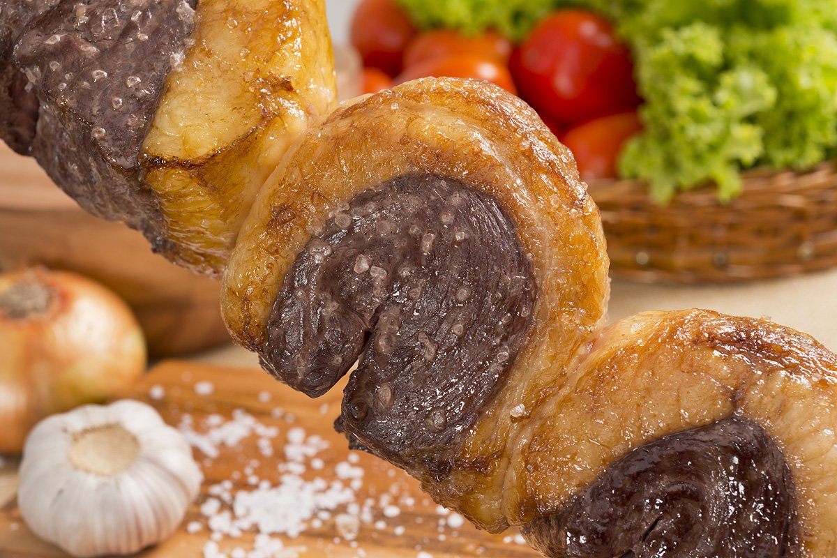 Espeto de carne temperado, direto da churrasqueira